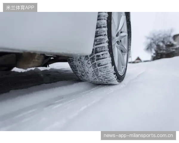 雪邦路面远比预期恶劣：如何应对冬季驾驶的“隐形杀手”？